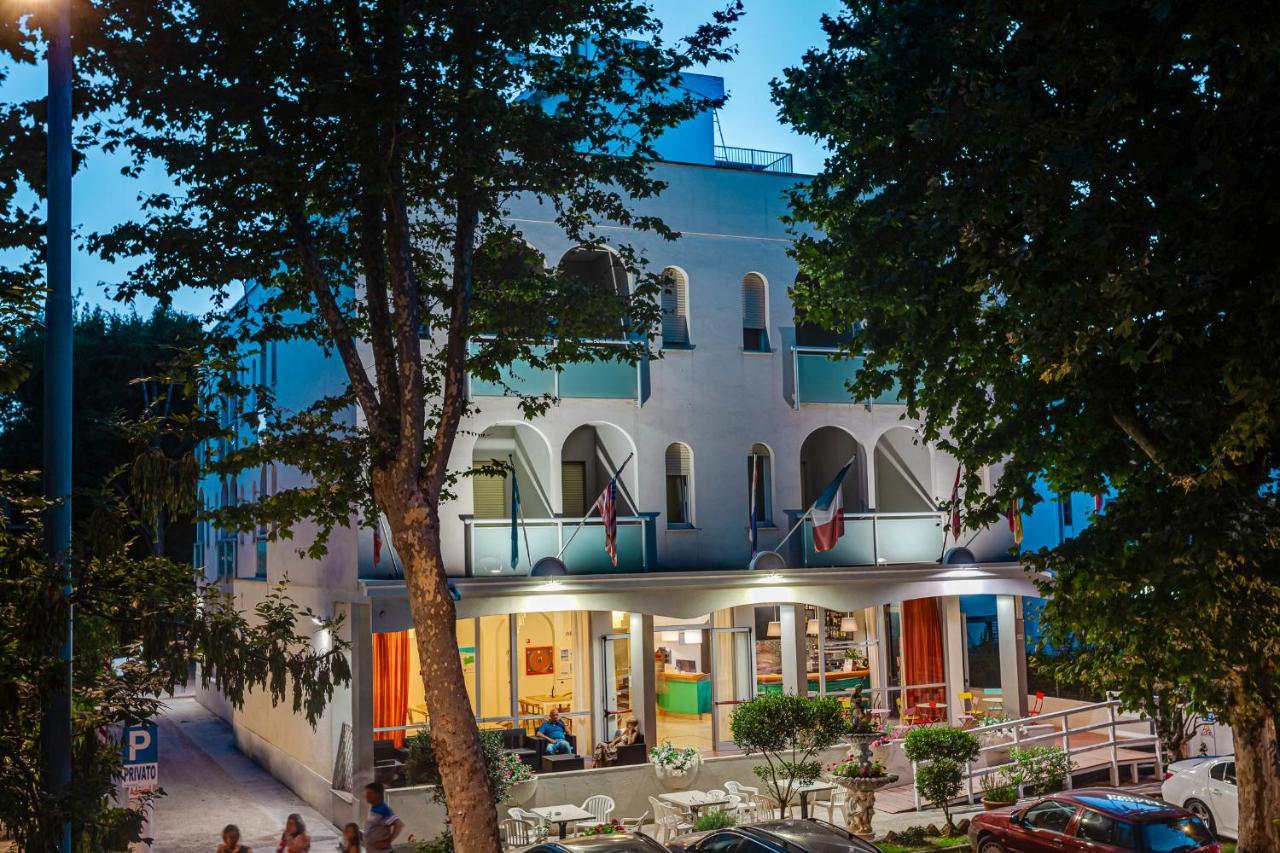Hotel Admiral تْشيزيناتيكو المظهر الخارجي الصورة
