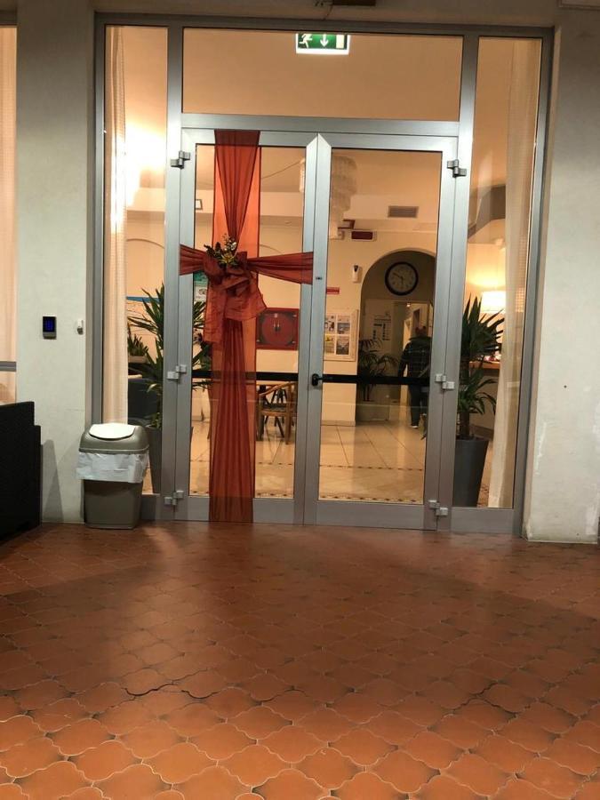 Hotel Admiral تْشيزيناتيكو المظهر الخارجي الصورة