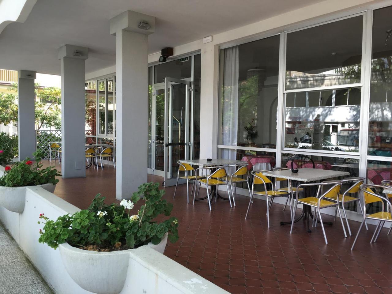 Hotel Admiral تْشيزيناتيكو المظهر الخارجي الصورة