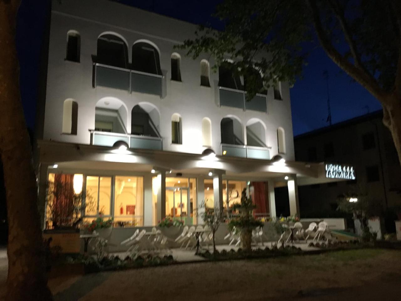 Hotel Admiral تْشيزيناتيكو المظهر الخارجي الصورة