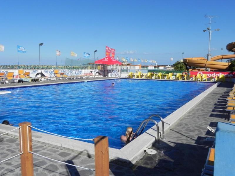 Hotel Admiral تْشيزيناتيكو المظهر الخارجي الصورة