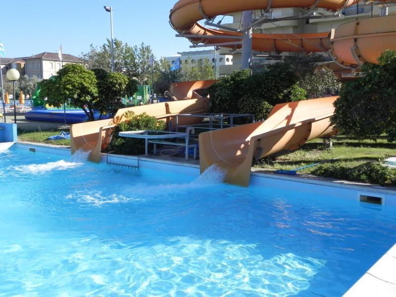 Hotel Admiral تْشيزيناتيكو المظهر الخارجي الصورة