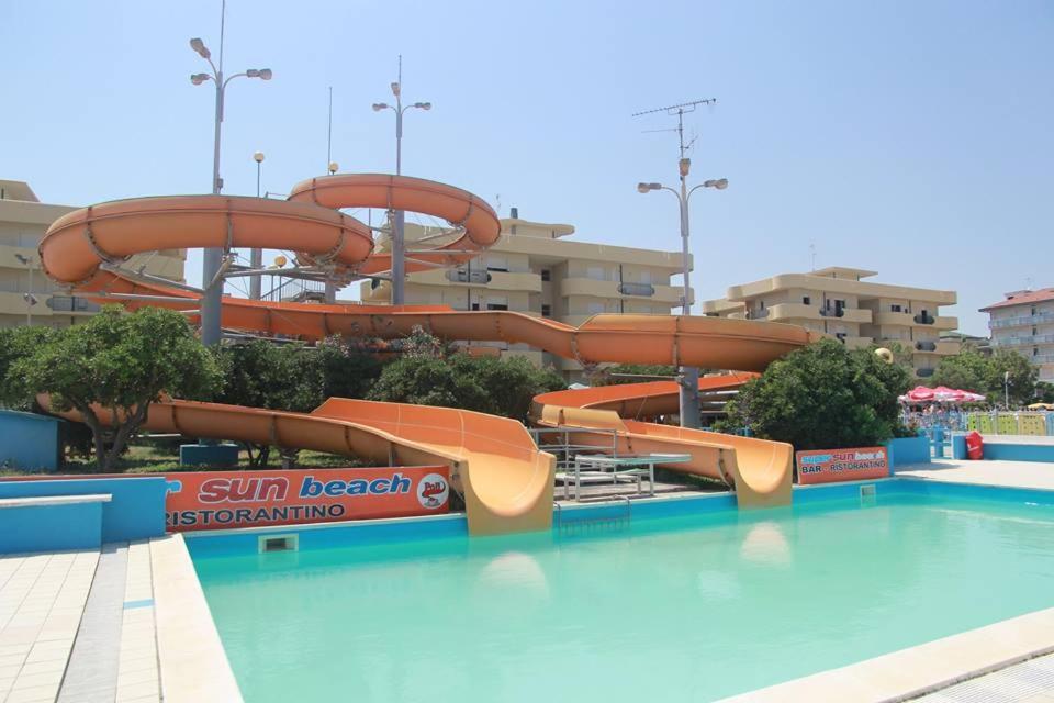 Hotel Admiral تْشيزيناتيكو المظهر الخارجي الصورة