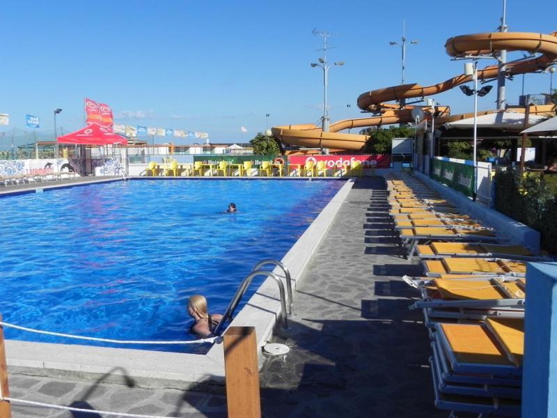 Hotel Admiral تْشيزيناتيكو المظهر الخارجي الصورة